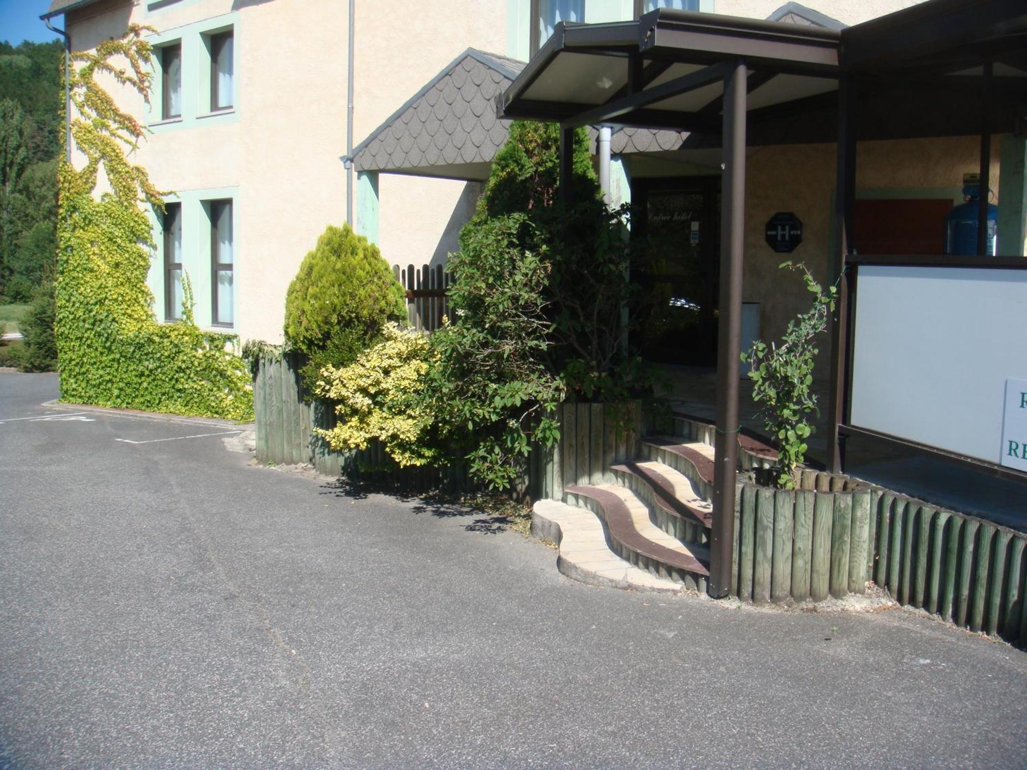 Hotel-Restaurant Le Calice Du Gevaudan - A75 Banassac Eksteriør bilde