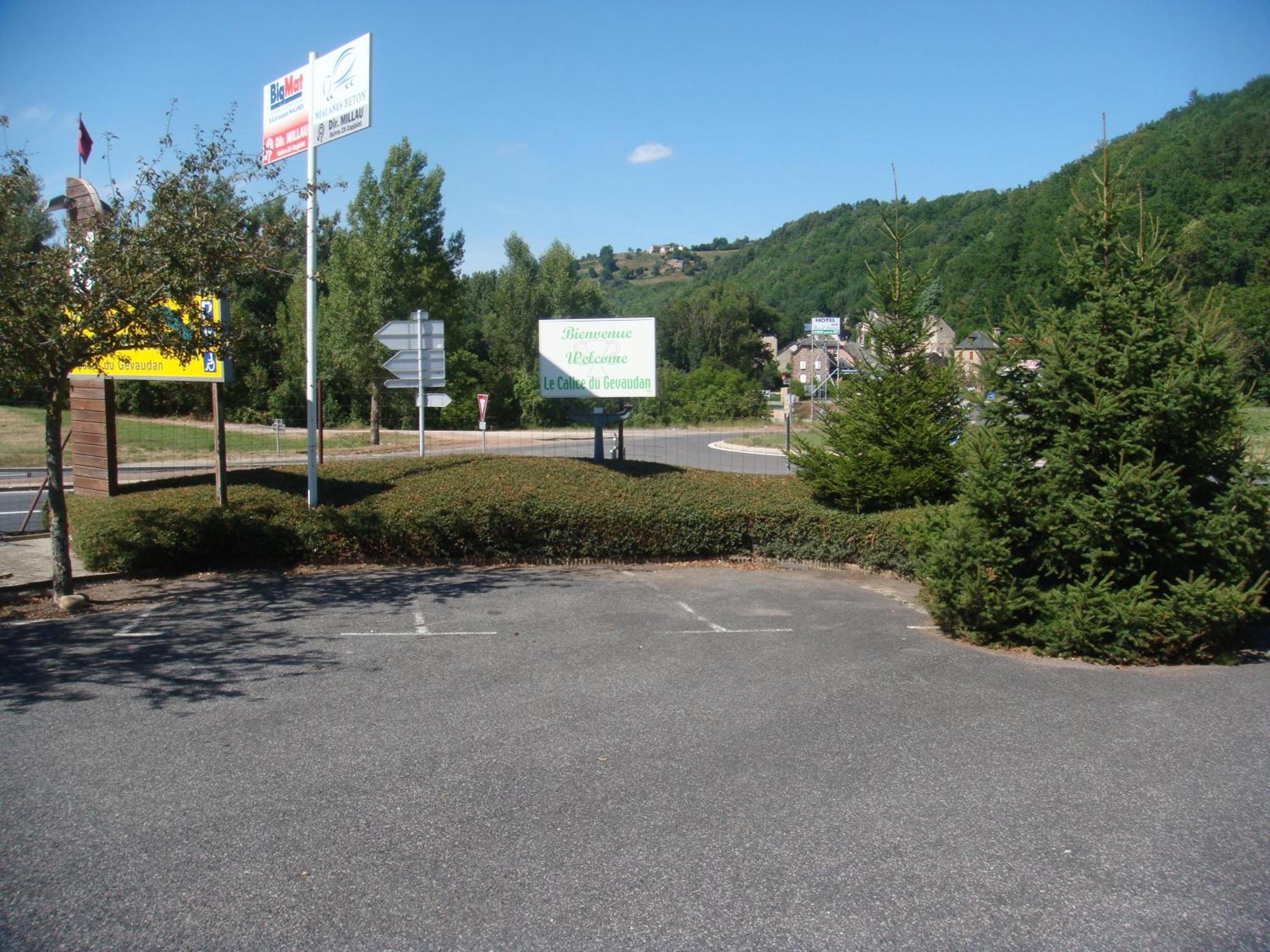 Hotel-Restaurant Le Calice Du Gevaudan - A75 Banassac Eksteriør bilde
