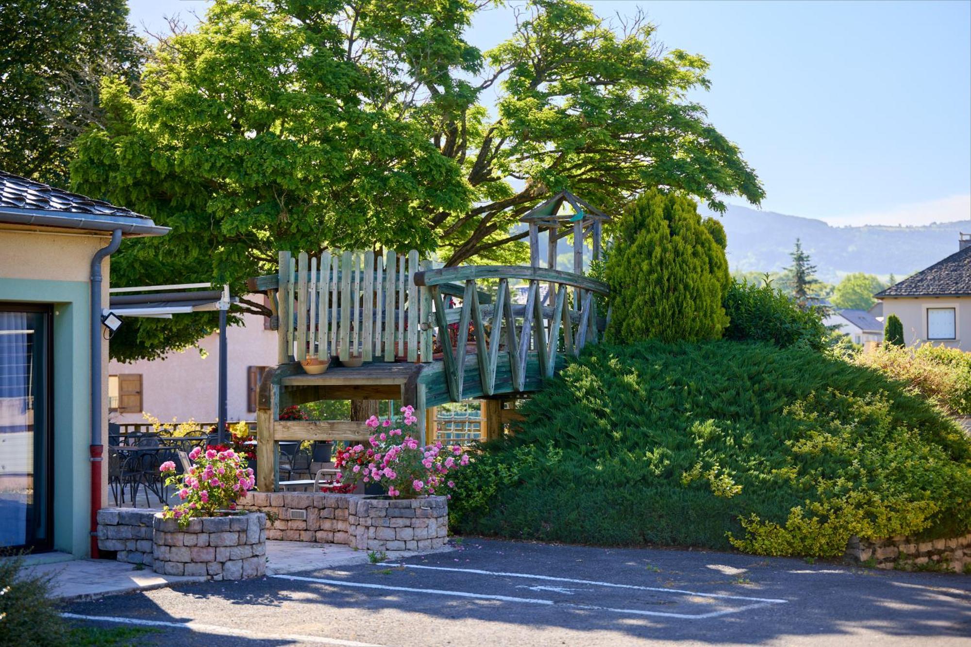 Hotel-Restaurant Le Calice Du Gevaudan - A75 Banassac Eksteriør bilde