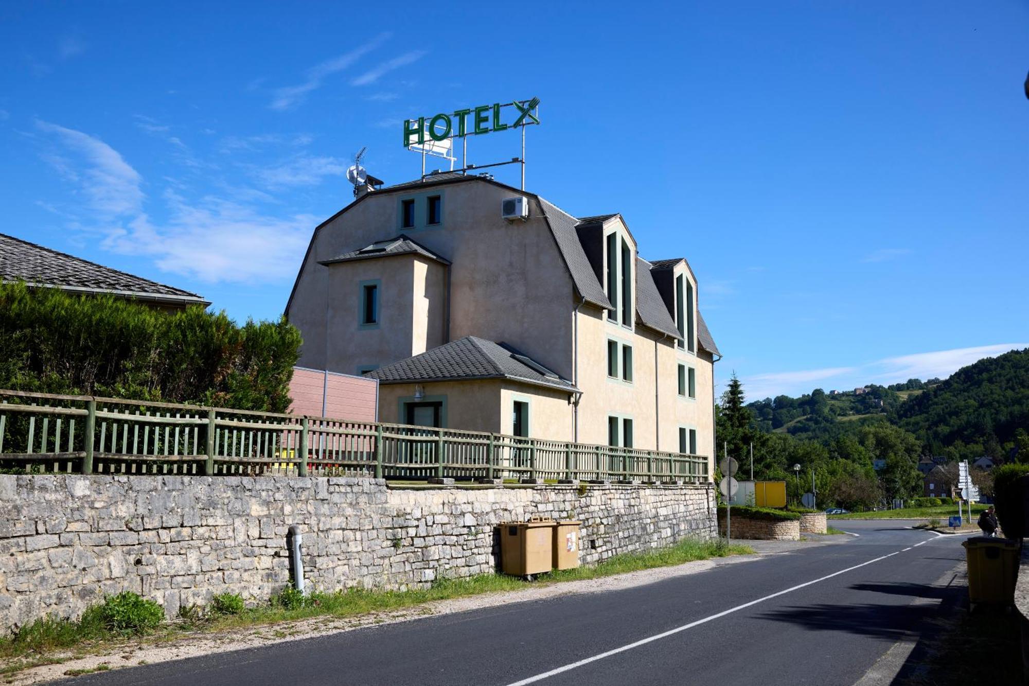 Hotel-Restaurant Le Calice Du Gevaudan - A75 Banassac Eksteriør bilde