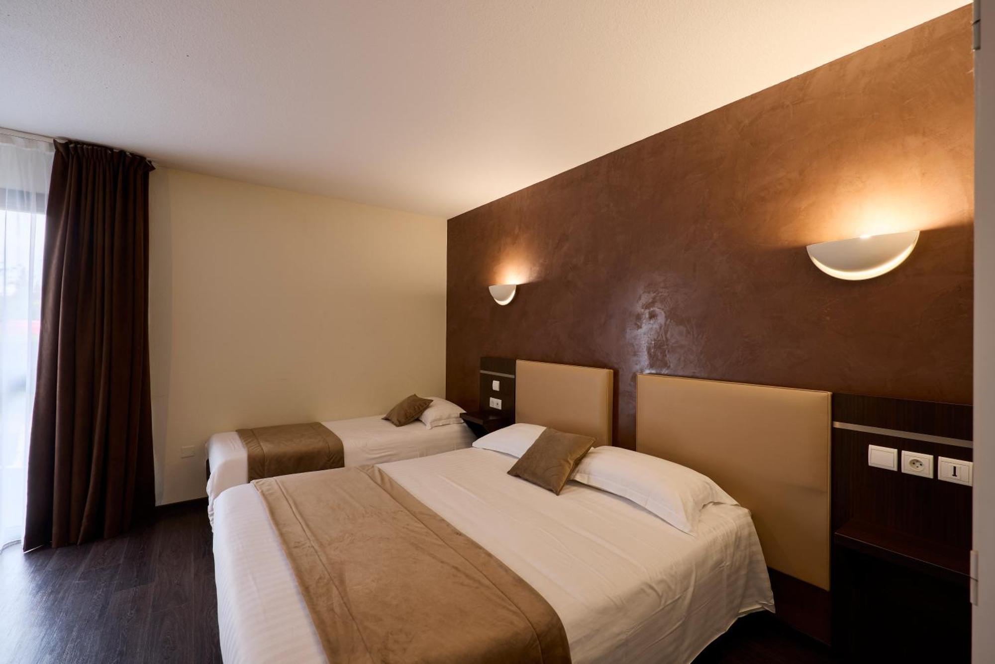 Hotel-Restaurant Le Calice Du Gevaudan - A75 Banassac Eksteriør bilde