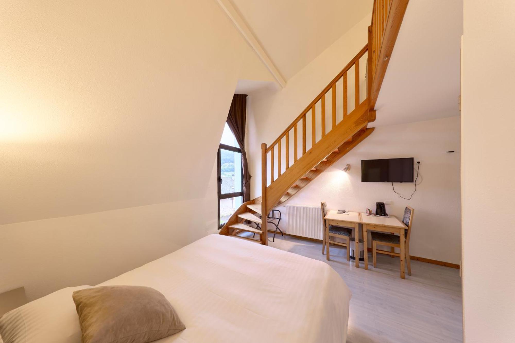 Hotel-Restaurant Le Calice Du Gevaudan - A75 Banassac Eksteriør bilde
