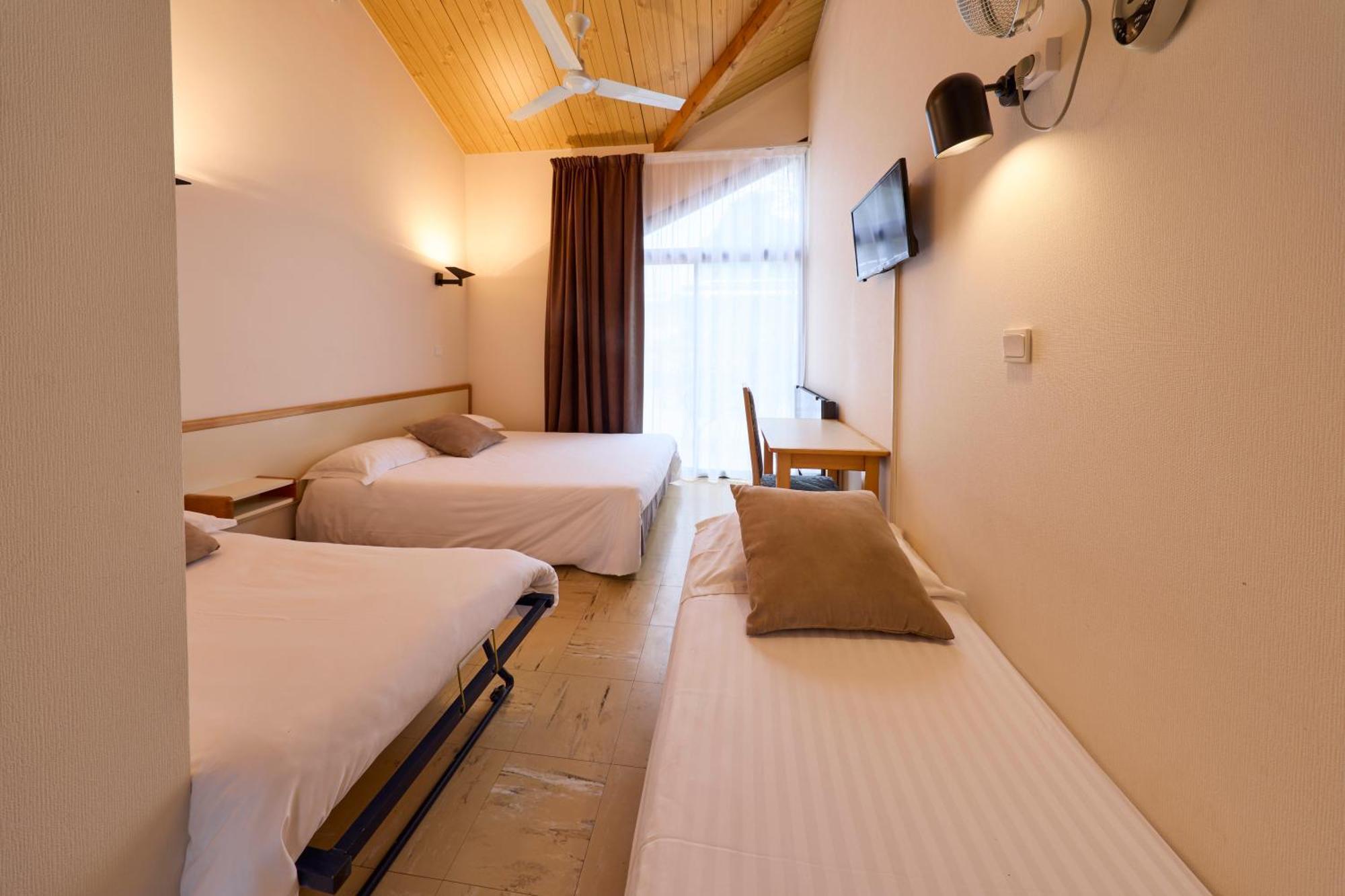 Hotel-Restaurant Le Calice Du Gevaudan - A75 Banassac Eksteriør bilde